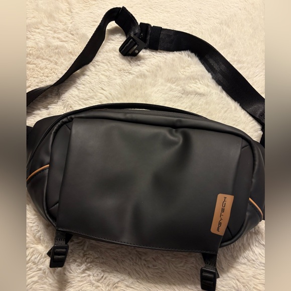 PGYTECH OneGo Solo V2 Camera Sling Bag, 4L Camera Chest Bag Crossbody Fanny Pack - Picture 1 of 16